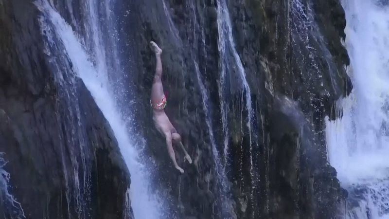 Как клифф-дайверы прыгали с 20-метрового водопада в Боснии