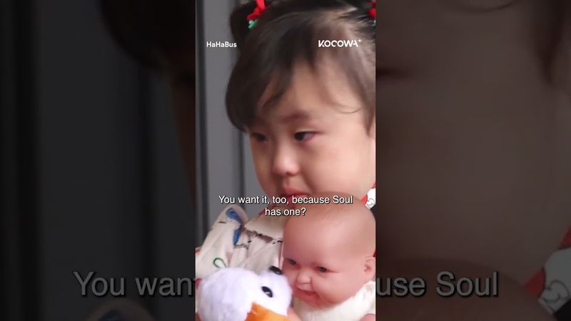 How could anyone say no to her? 🥺 #hahabus #kvariety #kocowa