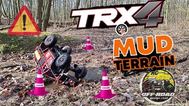 RC Traxxas TRX4  Land Rover defender and his ride in the mud