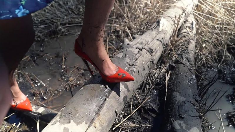 muddy louboutins, girl lost on muddy field, high heels abuse, high heels in mud (scene 463)