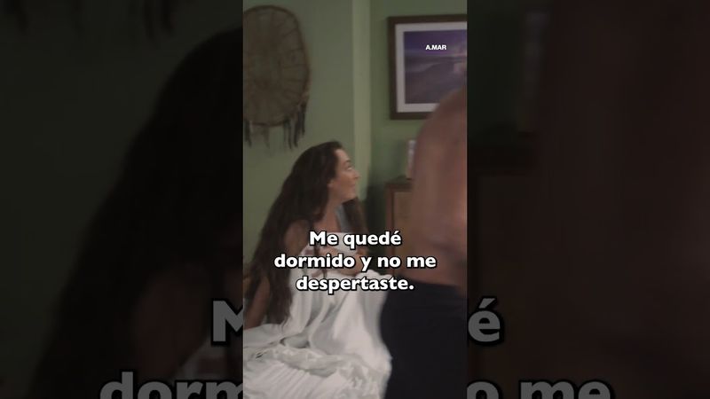 Íker se alegra al ver a Gabriel con Marina en su habitación #AMar #Uninovelas