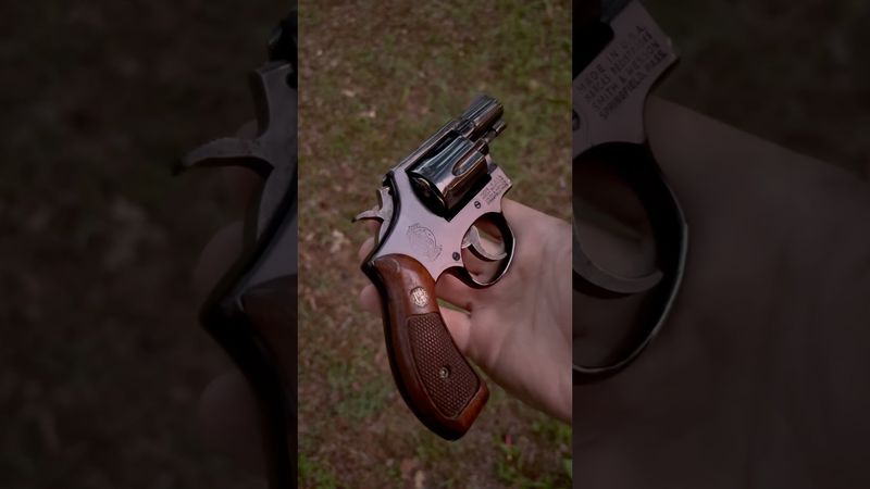 Smith & Wesson 12–2 .38 spl 6 shot snubnose revolver (air weight)