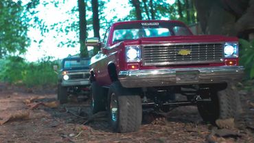 What's your pick? The blue or the red? RC4WD Scottsdale & F150 - Short Off-road course.