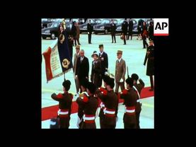 SYND 15-5-72 QUEEN ELIZABETH ON TOUR ON PARIS