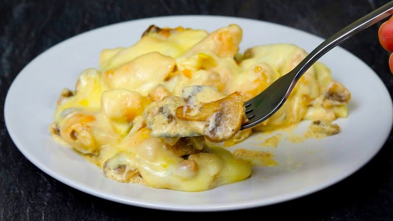 Курица с Грибами и Сыром! Быстрый рецепт! Жюльен на сковороде