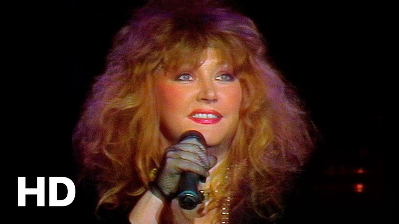 Алла Пугачёва - Сбереги тебя судьба (Official HD Video) [«Рождественские встречи»]