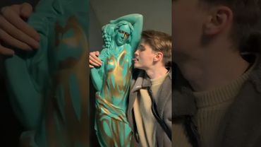 Макс Ващенко СФОТКАЙ ТИПО МОЯ🤣 #максващенко #shortsyoutube