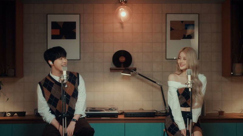 DOYOUNG 도영 'Whistle (Feat. 벨 of KISS OF LIFE)' Live Clip