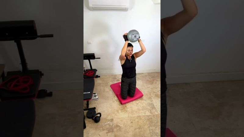 В одном упражнении проработать сразу ноги, руки спину , пресс, грудь#спорт #тренировкадома #похудеть