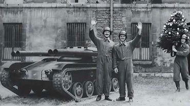 Французский танк Ёлка размером с "жигули" и 4 пушками для возврата колоний. Новогодний выпуск!