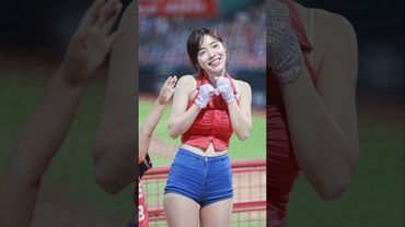 多慧應觀眾要求跑去討麥克風想唱朱哥應援但是被拒絕了🤣@lee_dahye #이다혜 #李多慧 #치어리더 #cheerleader  #cpbl#味全龍#中華職棒#啦啦隊#棒球 #台湾野球チア