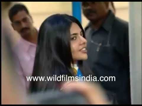 करिश्मा कपूर की शादी में श्रीदेवी, छोटी बच्ची ख़ुशी कपूर और पति बोनी कपूर के साथ