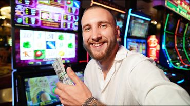 ПРОИГРАЛ МАШИНУ в Офлайн Казино! Додепов ловит Лучшие Заносы!