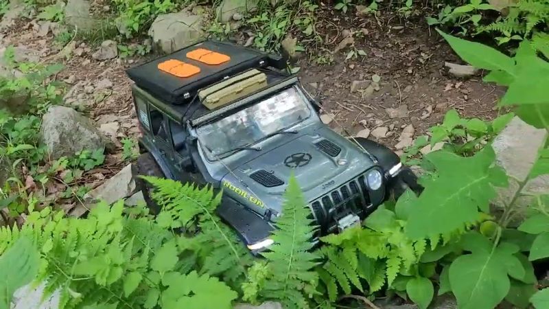 CUSTOMED 1/8 RUBICON MOUNTAIN ROCK CRAWLING