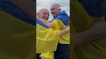 Поцілував українську землю після повернення з полону