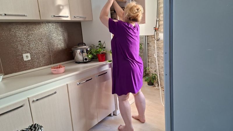 Cleaning the kitchen relaxes me.