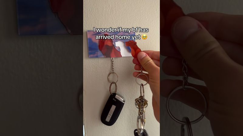 Love this couple keychain❤️🥹 #accessories #couple #keychain #disney #home