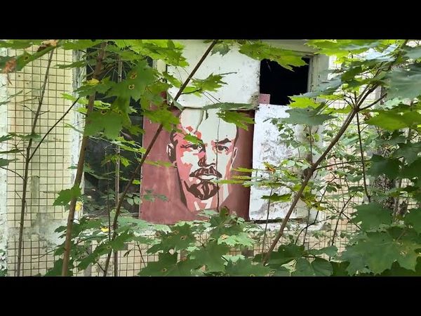 Заброшенный лагерь управления кинофикации. Идём дорогой Ленина дорогой Октября !