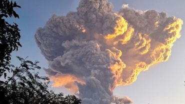 В Индонезии из-за вулкана Левотоби нарушил авиасообщение