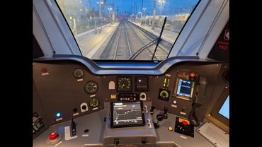 ( CAB RIDE ) Angers - Le Mans en cabine de conduite d'un AGC ( Z27500 ).