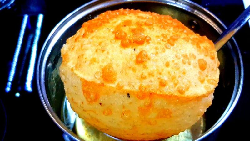 Используя только муку и воду, я испекла хлеб, который раздувается, как воздушные шары!