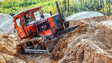 ПЕРВЫЙ РАЗ НА ДТ-75. БЕЗ ОПЫТА. БЕЗ ПОДСКАЗОК.