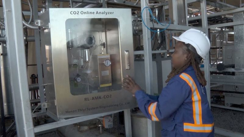 Завод в Кении превращает углекислый газ в камни