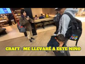 UN NIÑO SE PEGA A ANTONICRAFT EN EL AEROPUERTO