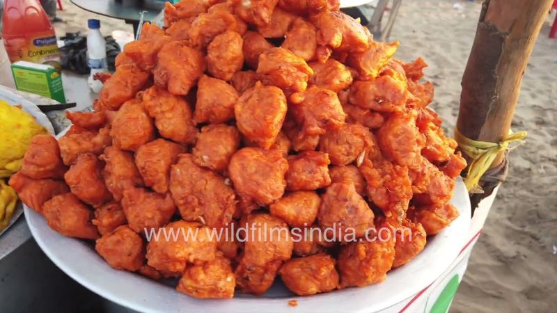 Enjoy Indian fried snacks and street food at Puri Beach in Odisha