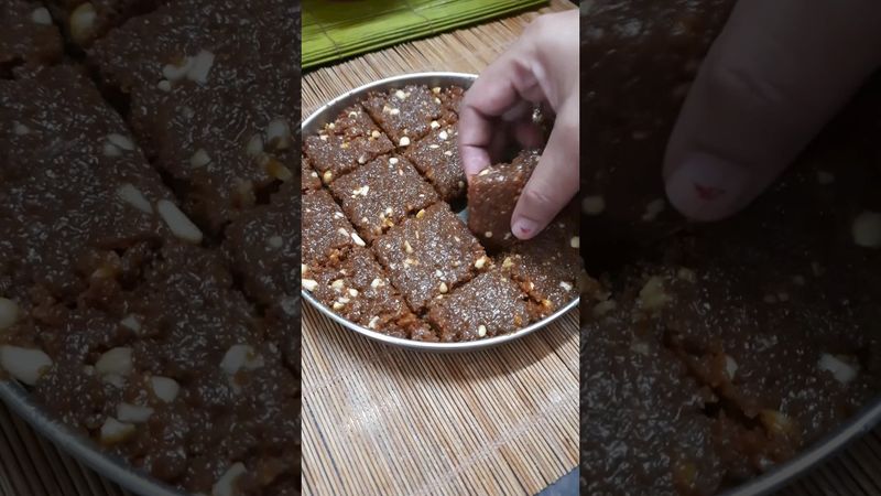 தேங்காய்பர்பி இப்படி வெல்லம் சேர்த்து சுலபமா செஞ்சுஅசத்துங்க|coconutburfi withjaggery| #coconutburfi