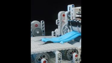 Satisfying LEGO Conveyor Flattens Soft Mass #satisfying #lego #legotechnic