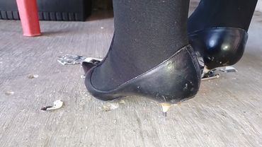 heels Sharp vs iPhone