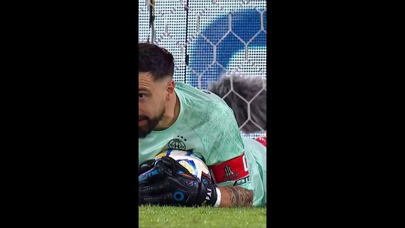 ¡Centro bárbaro de Montiel y volea de Giménez! 🔥