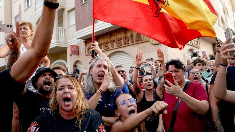 Испанцы в Торре-Пачеко требуют выгнать нелегальных мигрантов