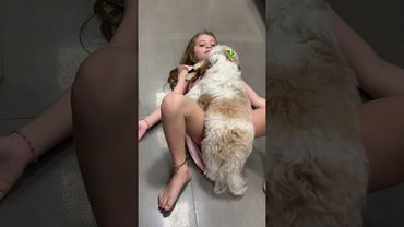 Marina brincando com Duquesa