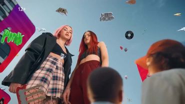Raksasa wanita di Iklan Spotify