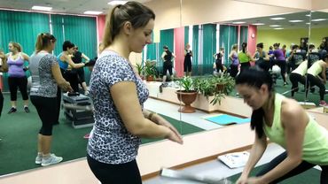 стоячая попа и красивая осанка