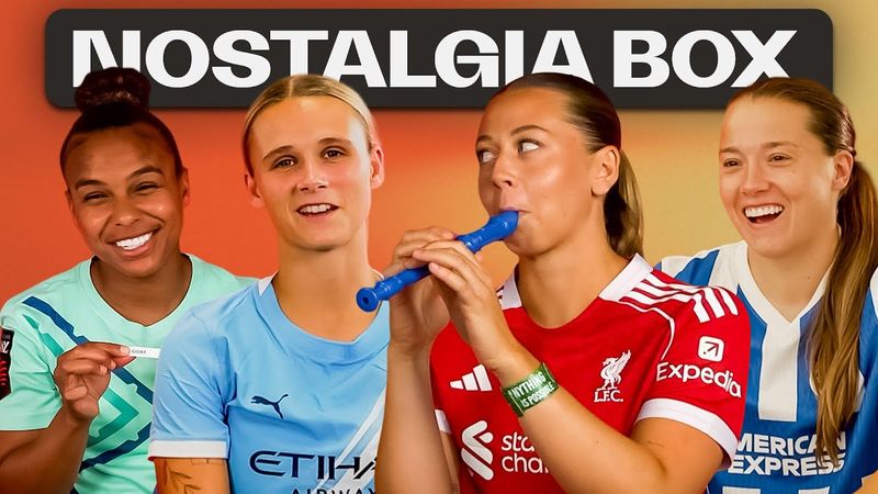 Estrelas do Barclays WSL REAGEM a brinquedos icônicos! | Unboxing Nostálgico - Episódio 2 | Barcl...