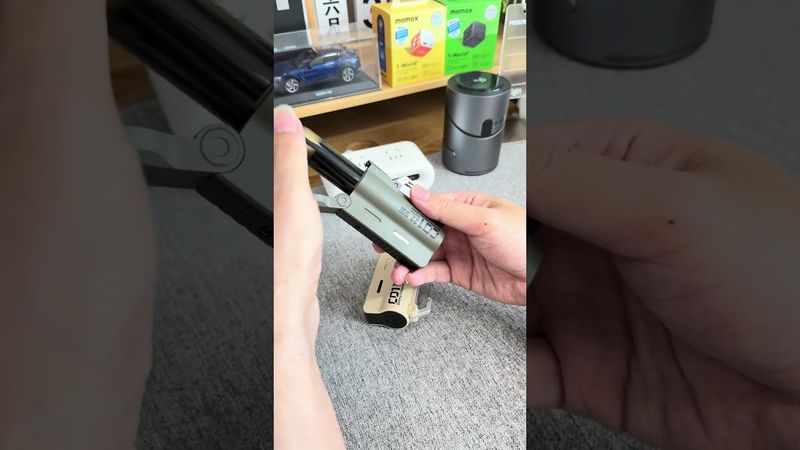 This is what outdoor travel should have on your backpack. It has a power bank with replaceable