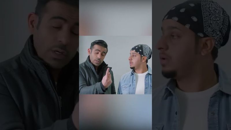 الشباب يدورون غرفة في أوروبا مو لاقيين