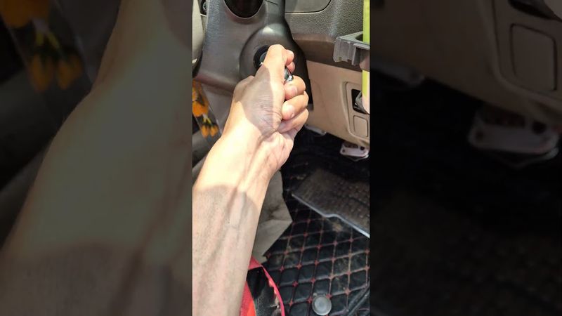 รีโมทพับได้ ทำรีโมทไว้สำรอง toyota vigo ช่างโอ้ กุญแจ รับทำกุญแจ 063-639-7132 #ร้านทำกุญแจใกล้ฉัน