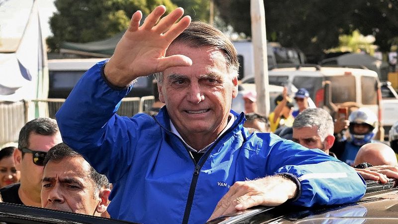 Бразилия поместила экс-президента Жаира Болсонару под домашний арест