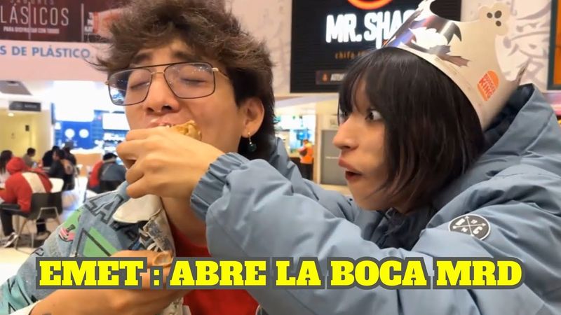 EMET OBLIGA A GLOGLO A COMER HELADO CON NUGGET