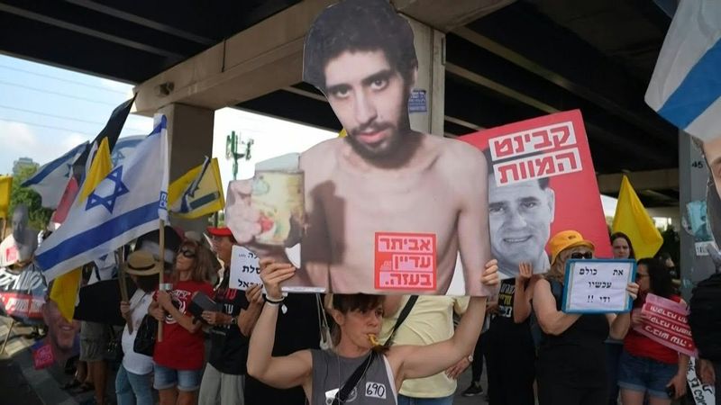 Demonstrators hit the streets in Israel ahead of cabinet meeting | AFP