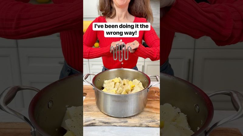 Now I use an electric mixer to easily mash potatoes #potato #potatoes #mixer #cookingtips