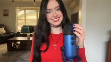 ASMR mouth sounds, mic scratching & hand sounds 🍎