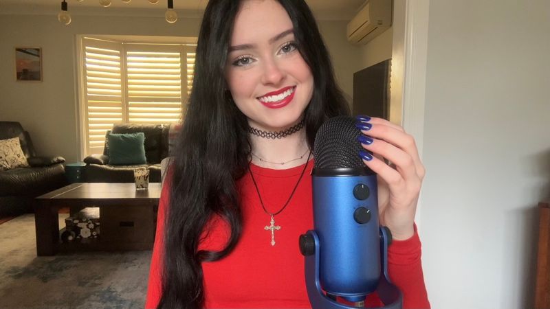 ASMR mouth sounds, mic scratching & hand sounds 🍎