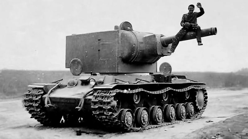 КВ-2: непобедимый советский танк, уничтожавший любую цель одним выстрелом!