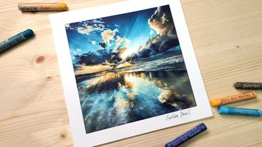 Vista sul mare al tramonto con nuvole dipinte con pastello a olio