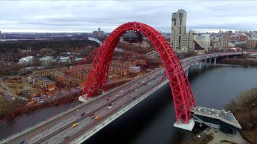 Живописный мост и парк skazka